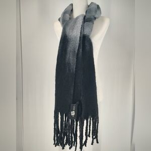 Steve Madden Blanket Scarf Black 1 SFM